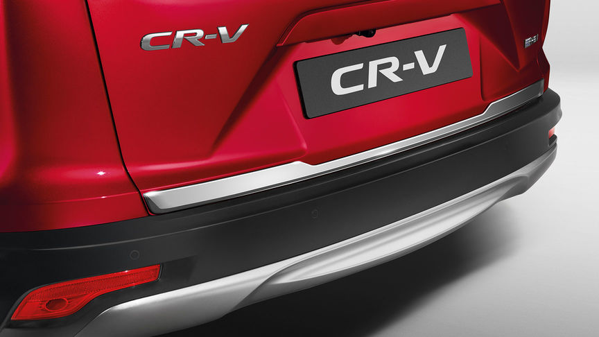 Gros plan sur la décoration de hayon du Honda CR-V hybrid.