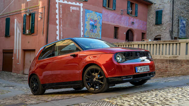 Nouvelle Honda e Limited Edition Rouge Cristallin Premium.