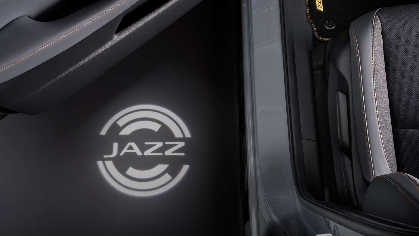 Gros plan sur l’organisateur de coffre pliable de la Honda Jazz Hybrid.