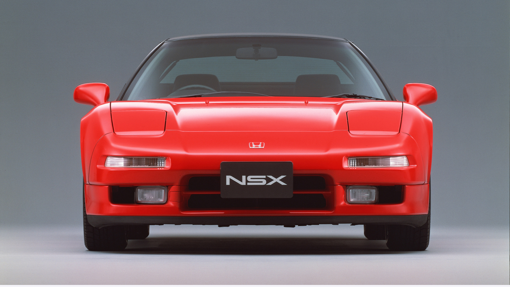 Vue avant de la Honda NSX, photo studio.