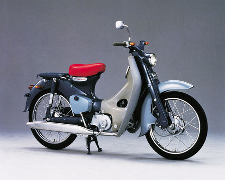 Vue de profil de la Honda Super Cub.
