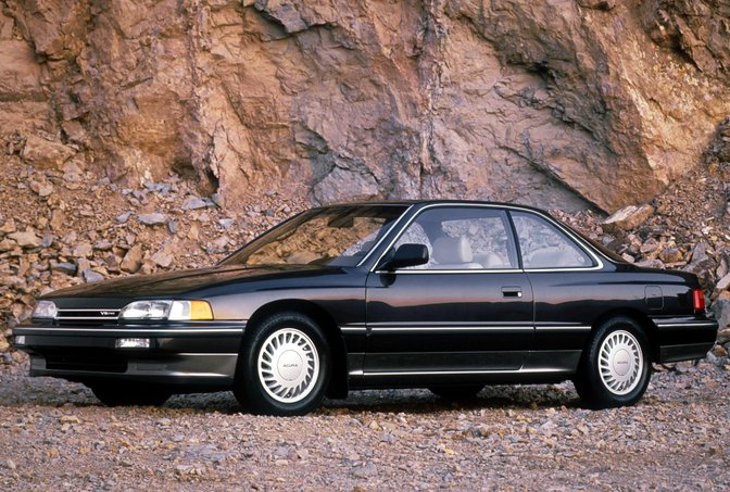 Vue de profil du modèle Honda Acura Legend coupé.