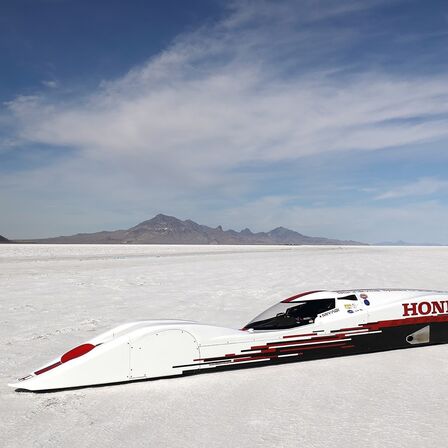 La Honda S Dream Dreamliner dans les salines de l'Utah.