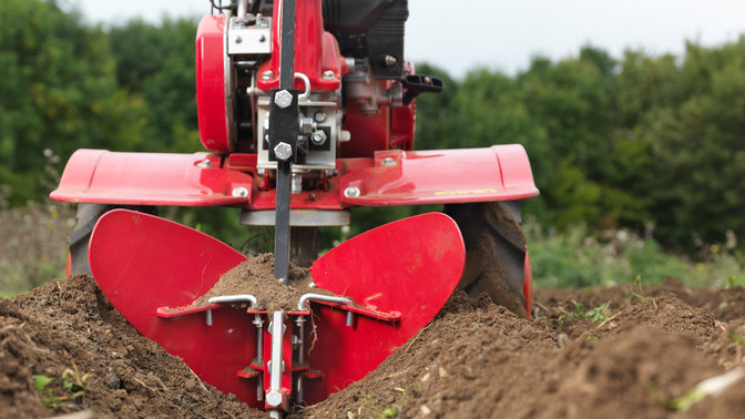 Gros plan du butteur, outil pour jardin.