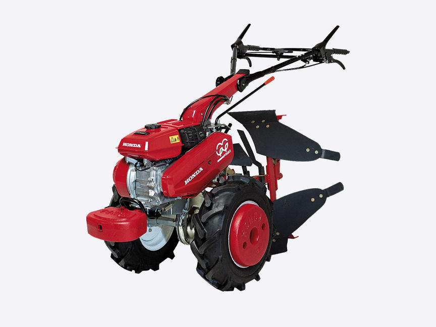 Deux motoculteurs transformables Honda, de trois quarts face, tournés vers la gauche.