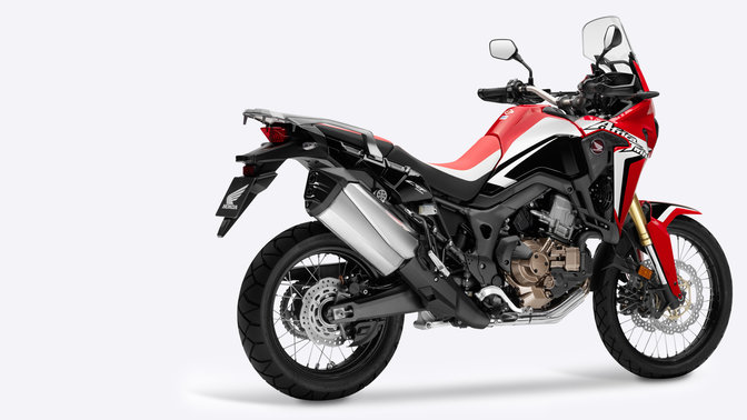 l'Africa Twin sur fond blanc