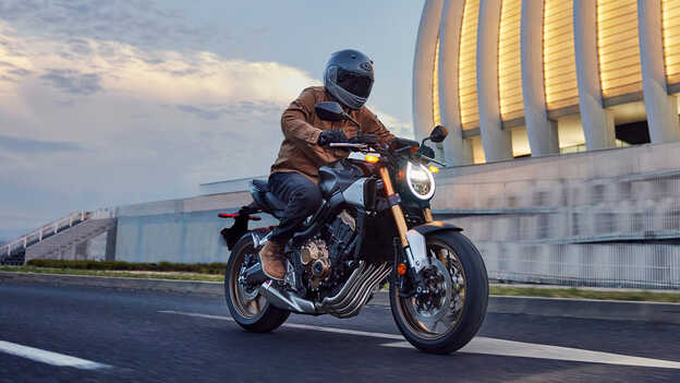 Gros plan sur les pneus Dax 125