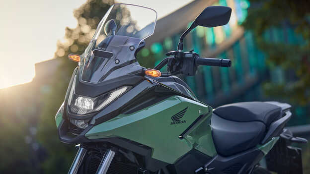 Gros plan sur la NC750X, mettant en lumière le matériau durable Durabio™.