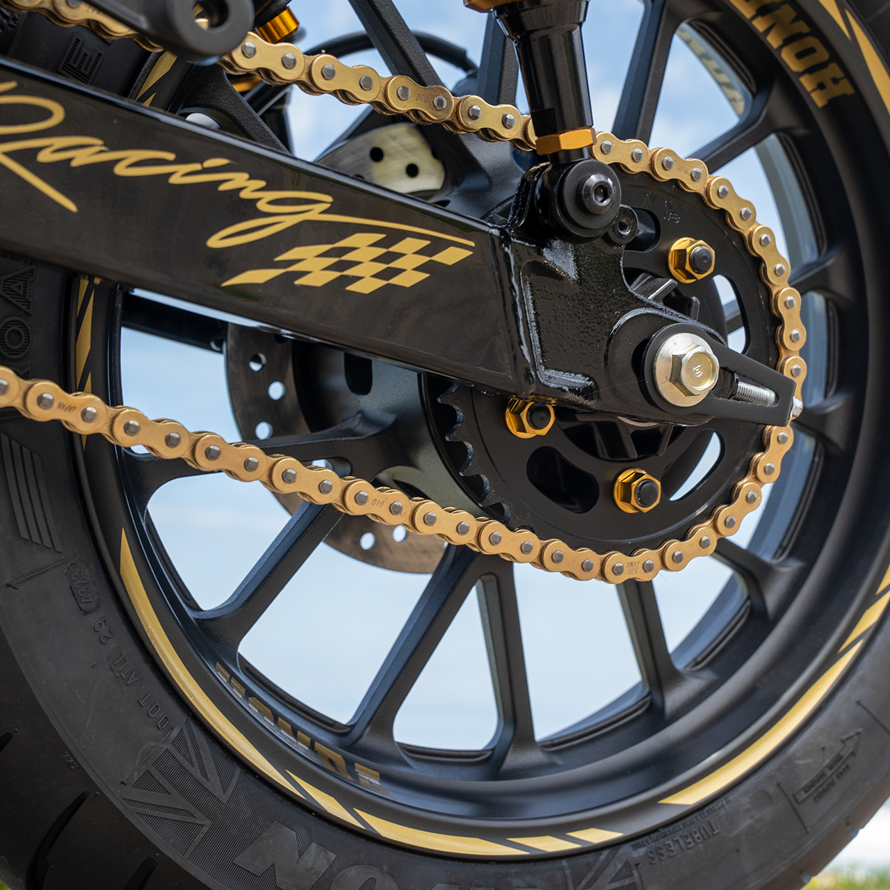 Roue arrière et chaîne spécifique sur la GB350S "Grand(B)rix".