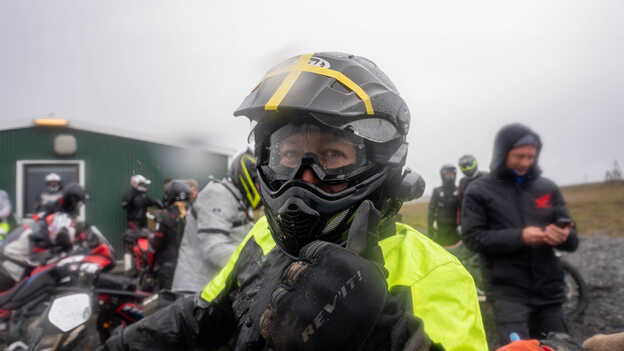 Jez Kidd Motard islandais HAR.