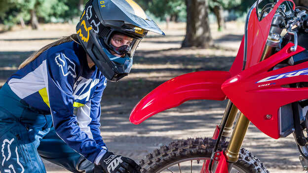 Grandes roues avant de 19 pouces et arrière de 16 pouces