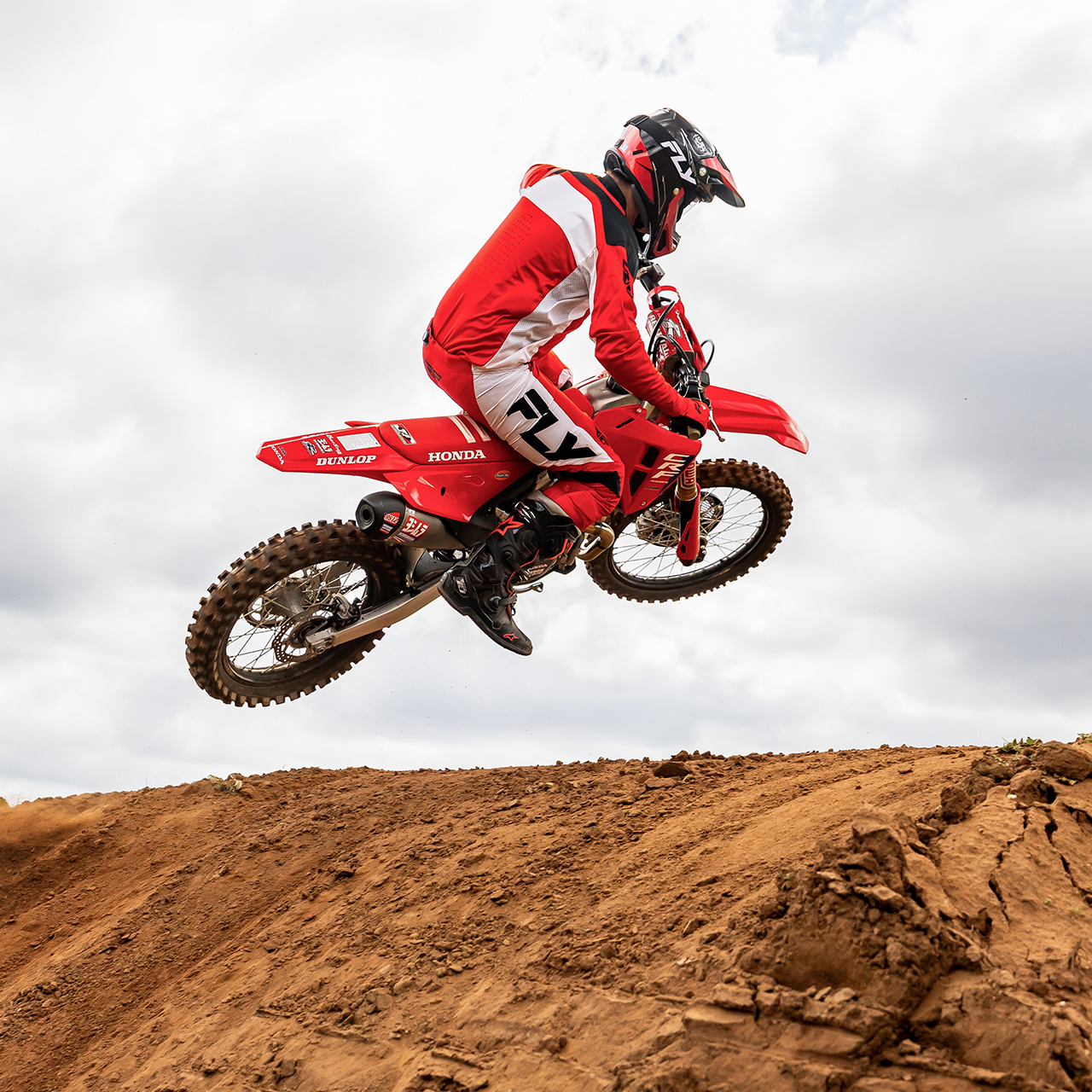 CRF450R sur circuit avec un pilote de motocross