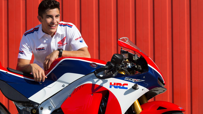 Marc M&aacute;rquez avec la nouvelle RC213V-S
