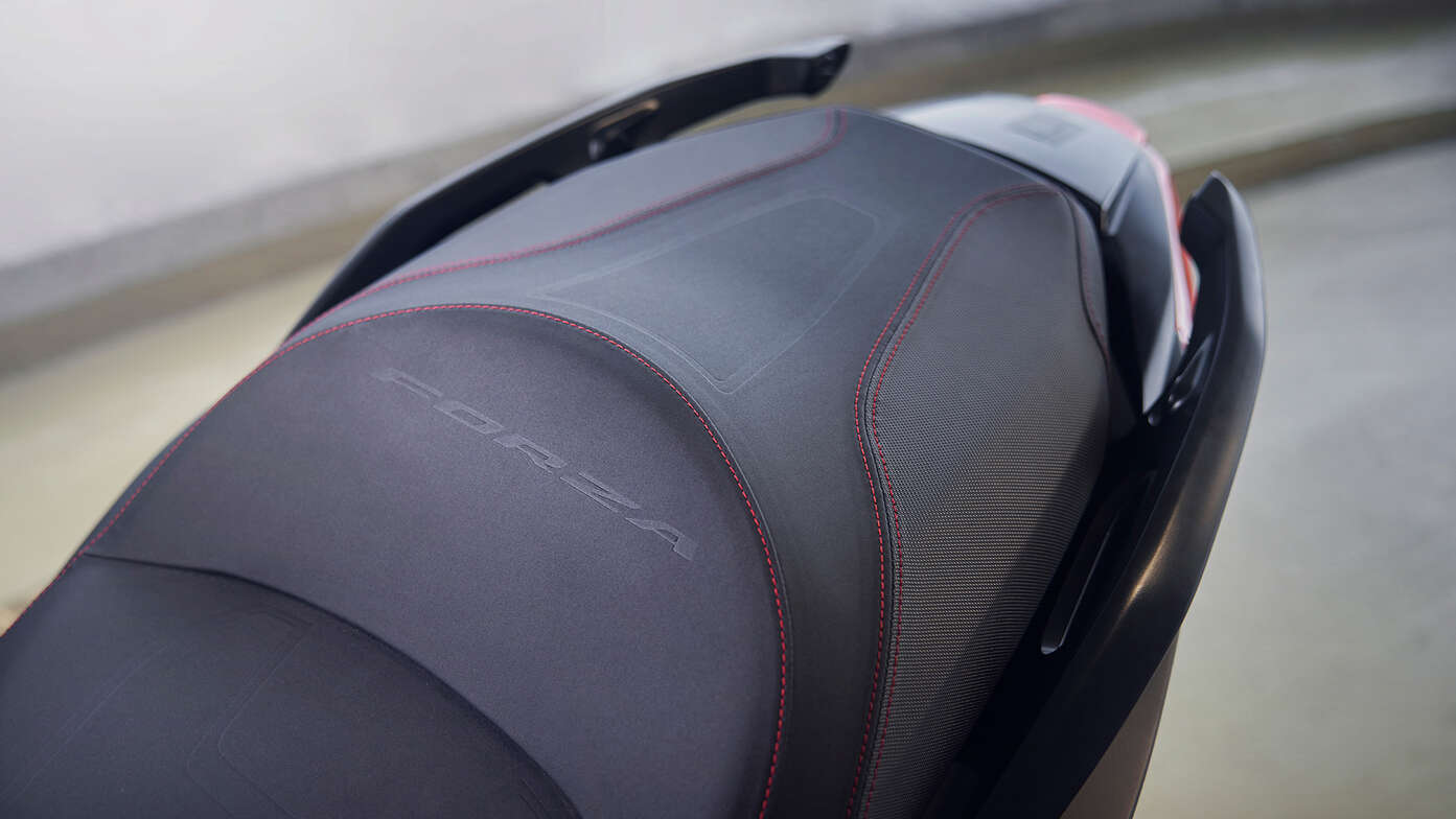 Selle de l'édition spéciale du Honda Forza 350