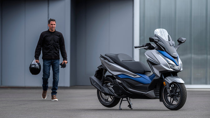Forza 125, élégant