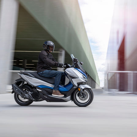 Forza 125, traversez la ville