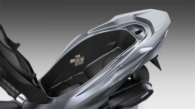 Honda PCX125 - Espace de rangement supplémentaire et chargeur USB Type-C