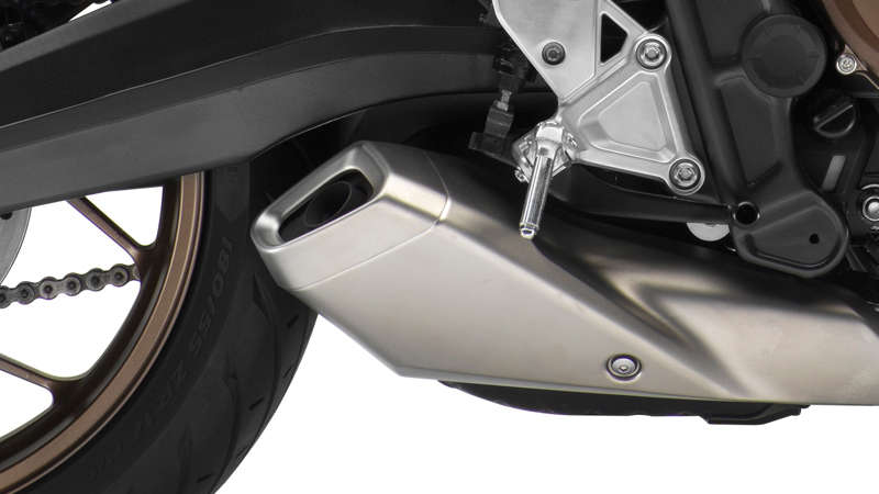 Roadster Honda Permis A2 CB650R Neo Sports Café, conduit d'échappement en gros plan, prise en studio