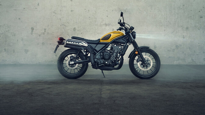 Gros plan sur la Honda CL500.