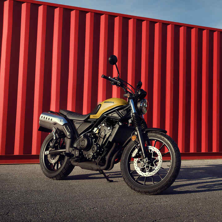 Cadre Honda CL500 de la vidéo en action