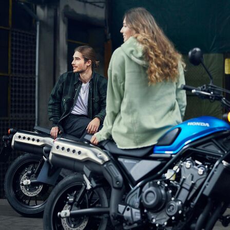 Honda CL500 en situation.