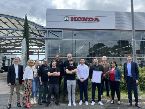 Détaillant français recevant leur prix de vente