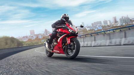 2 loyers LOA offerts CBR500R