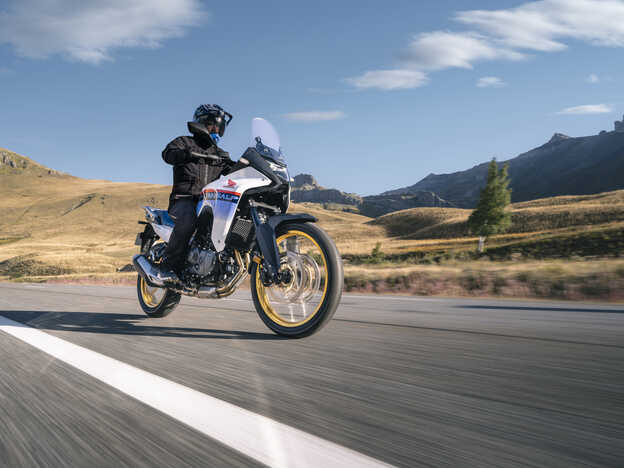 Transalp en mouvement sur route